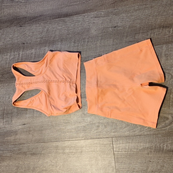 Aerie bike shorts and tank workout set - Picture 2 of 3